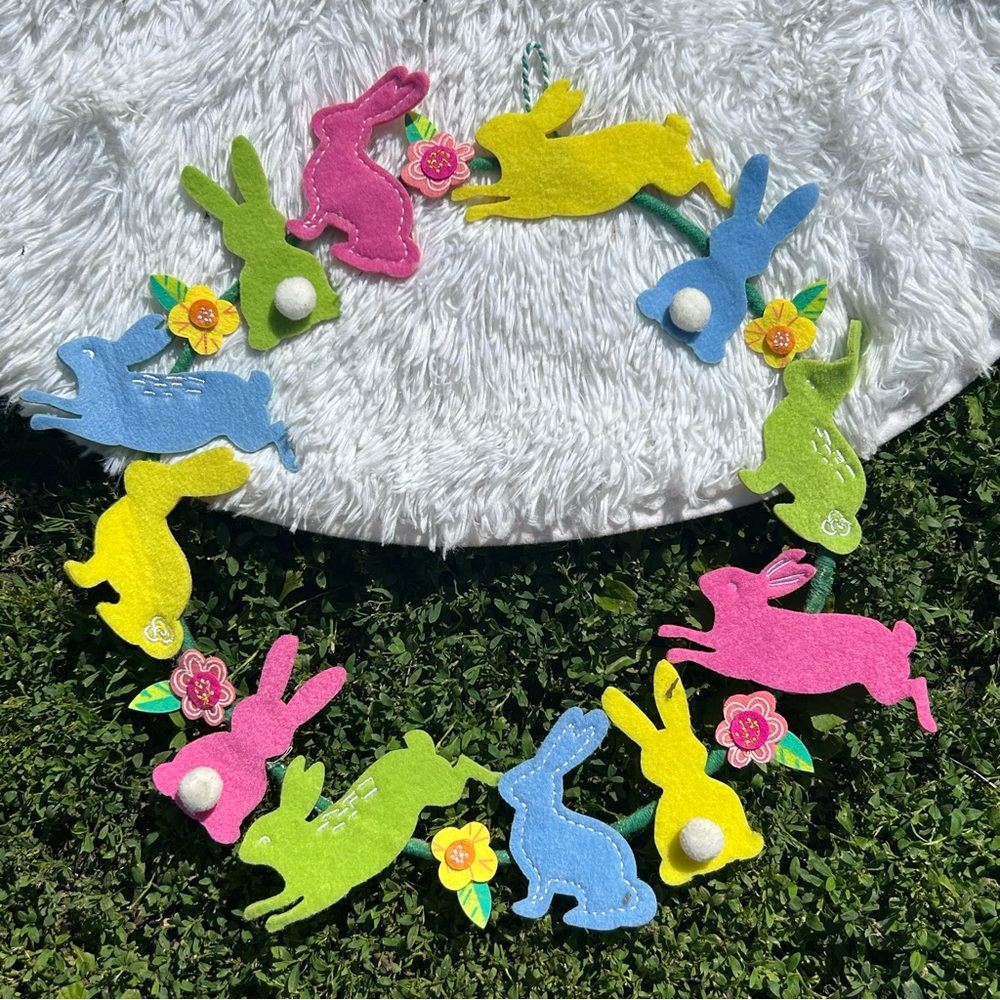 🩶5/$30 Spritz from Target Easter Bunny Silhouette Felt Wreath